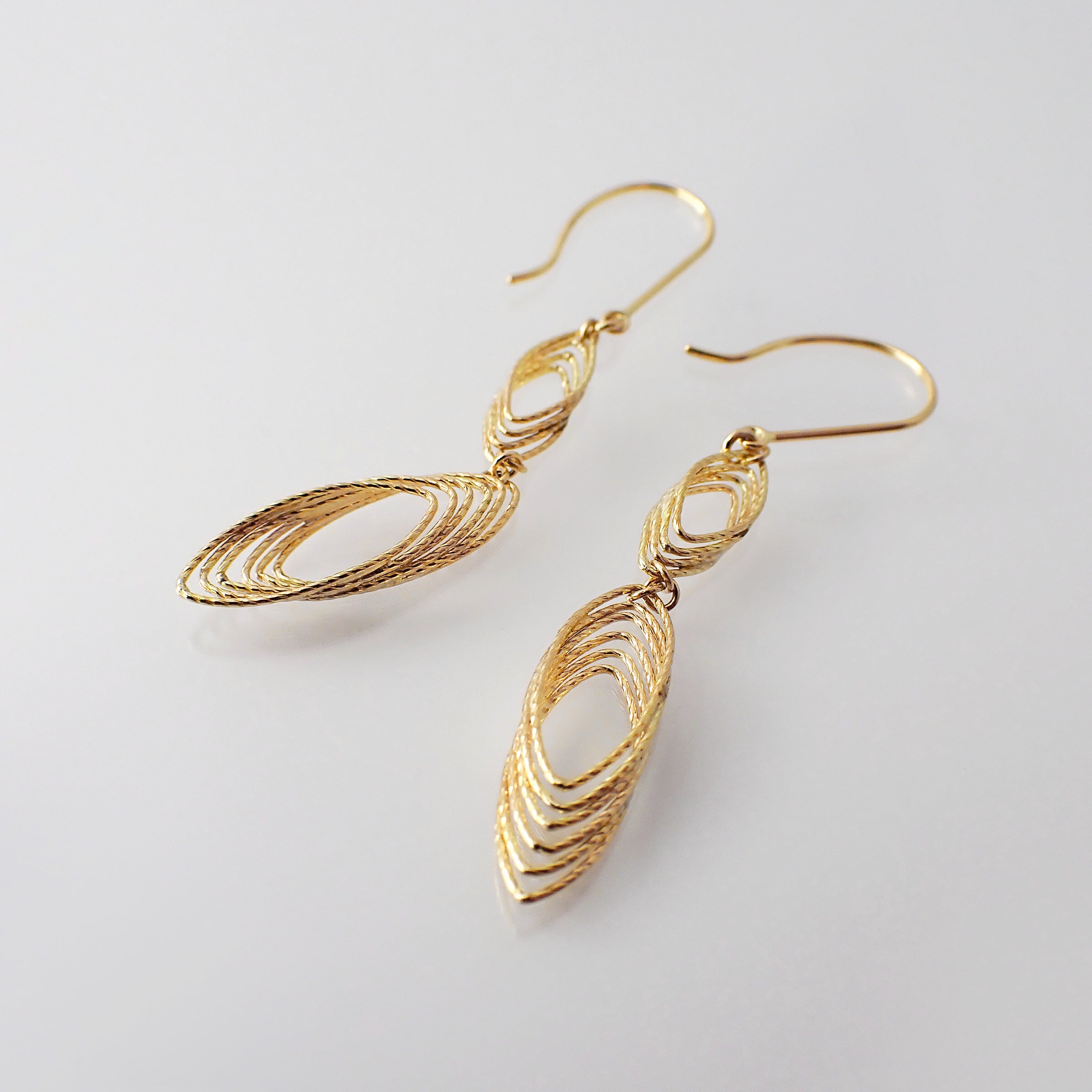 “Cresc.” K18 Layered Pierce