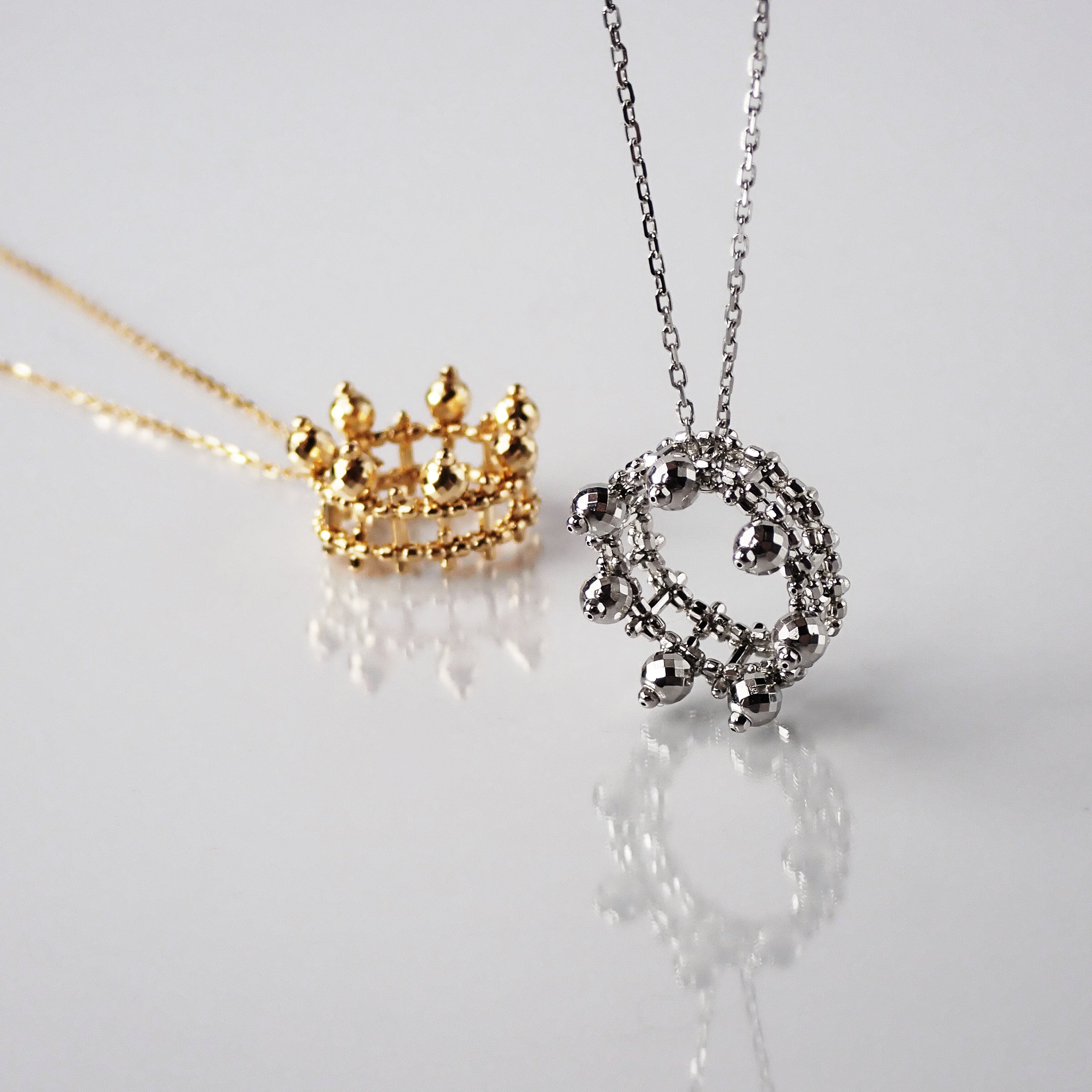 “Regalia” Pt850 Coronet Necklace