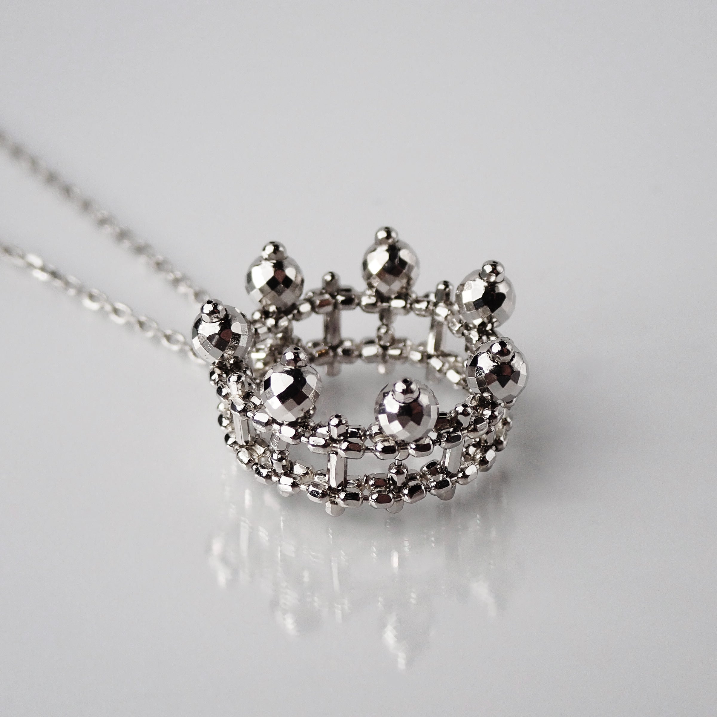 “Regalia” Pt850 Coronet Necklace